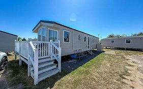 Dog-Friendly 8 Berth Caravan At Cherry Tree Holiday Park In Norfolk Ref 70363C